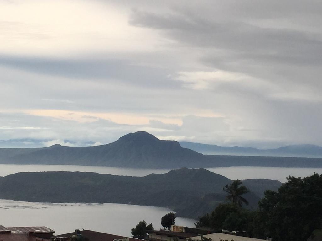 Ron'S Condo Overlooking The Lake Tagaytay City Exterior photo